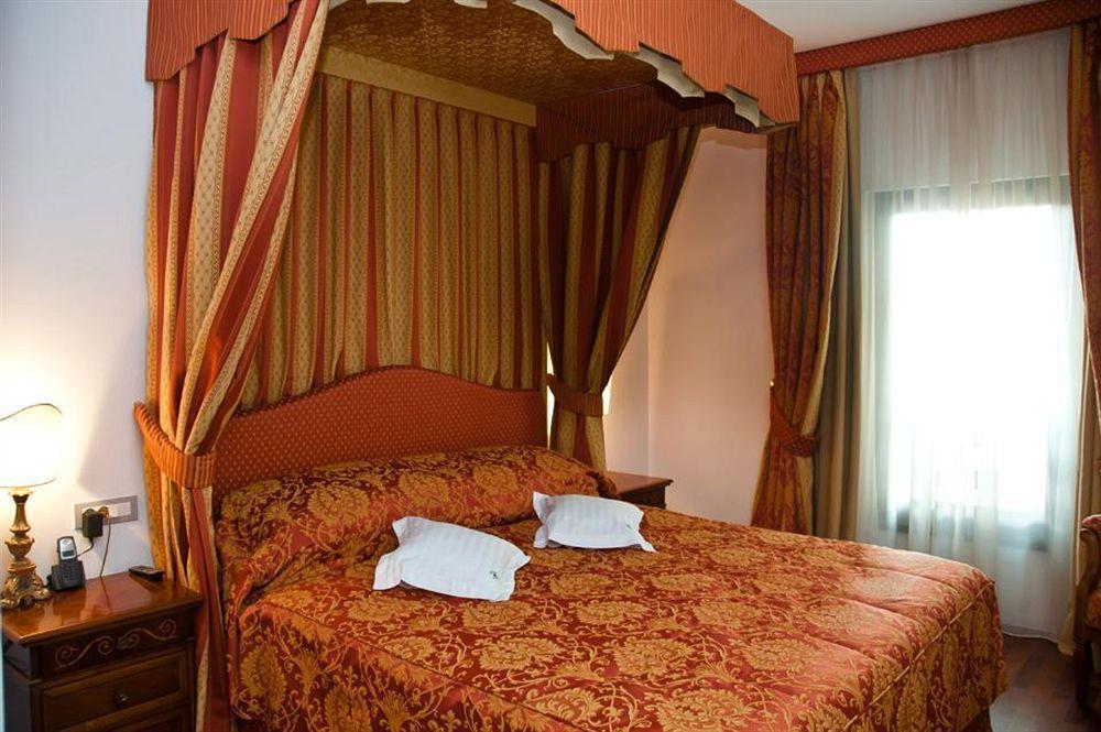 Hotel Beyfin Cluj-Napoca Exteriör bild